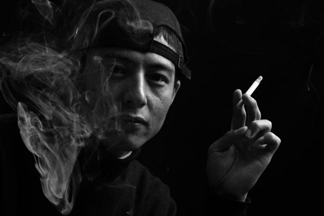 低调