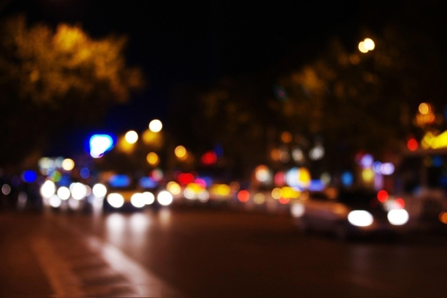 À la tombée de la nuit, les lumières s'allument