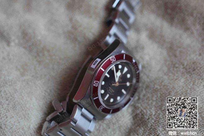 Tudor Black Bay Red réplique