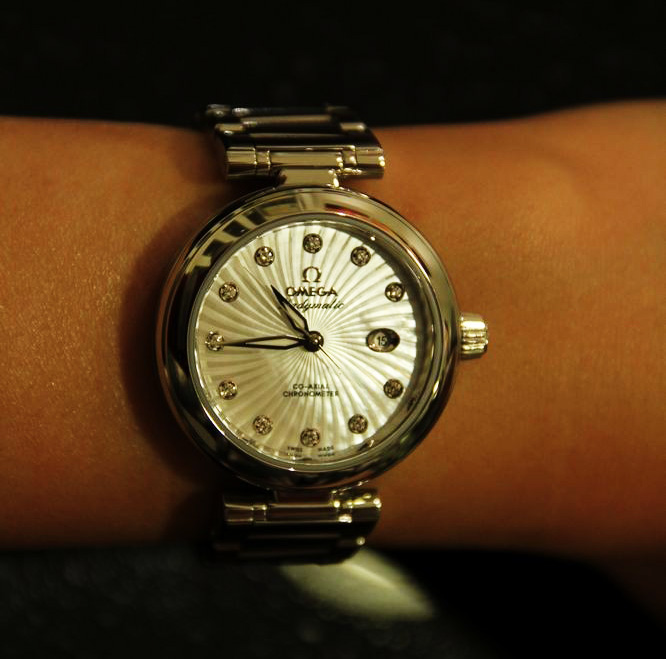 Who says women don't love mechanical watches? Acquiring the Omega De Ville Ladymatic all-steel model