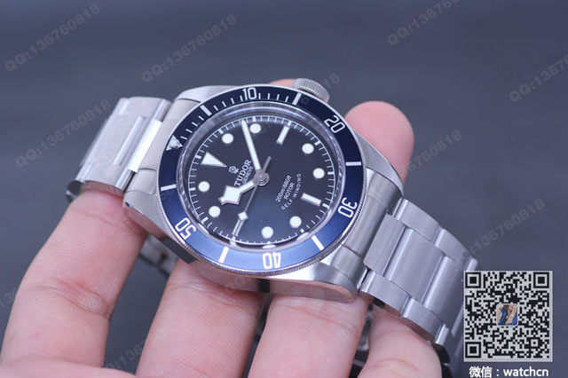 Série Tudor HERITAGE BLACK BAY petite fleur bleue 79220B