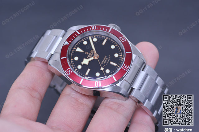Tudor série Heritage Black Bay « Petite Fleur Rouge » 79220R