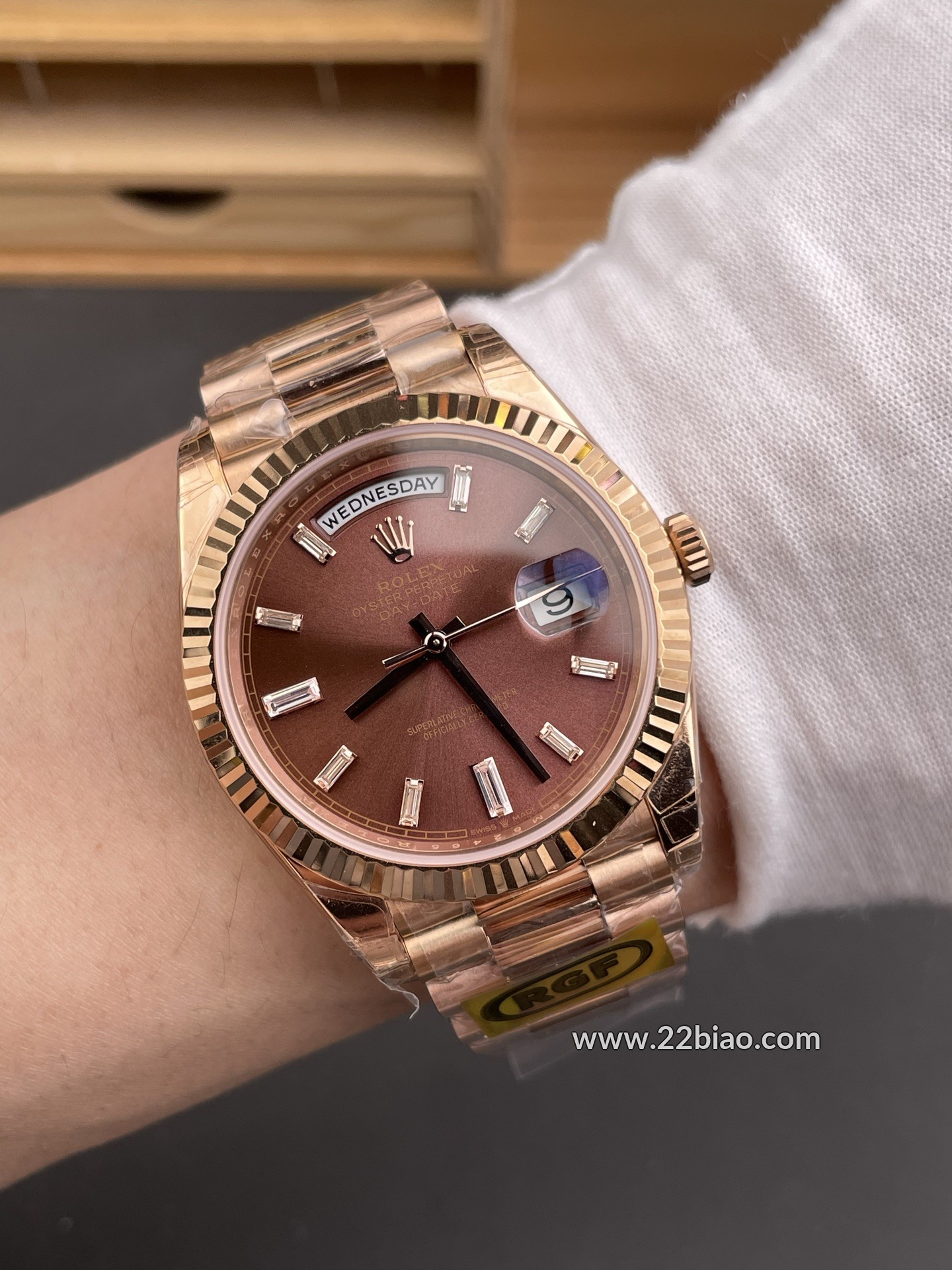 RG Factory Replica Rolex Day-Date 40 Ref. 228235 Everose Gold Chocolate Diamond Dial President Bracelet