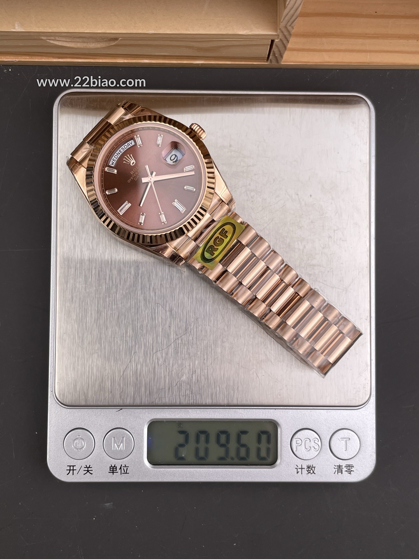 RG Factory Replica Rolex Day-Date 40 Ref. 228235 Everose Gold Chocolate Diamond Dial President Bracelet