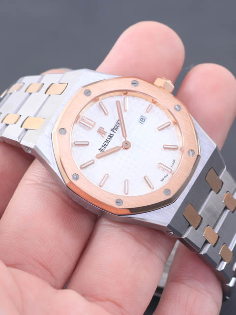 Audemars Piguet Royal Oak collection 67650SR.OO.1261SR.01 ladies' quartz watch