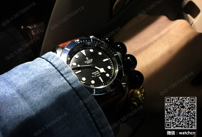 高仿帝舵HERITAGE BLACK BAY系列小蓝花79220B