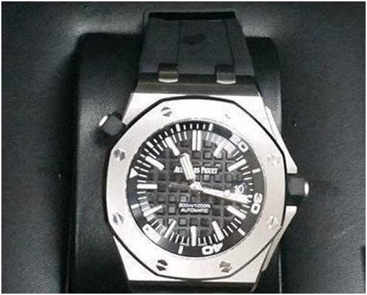N Factory AP Audemars Piguet Three Musketeers 15703 Genuine vs Replica Comparison Review N Factory V8 Edition: Audemars Piguet Royal Oak Offshore sports watch 15703ST.OO.A002CA.01