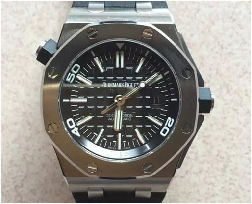 N Factory AP Audemars Piguet Three Musketeers 15703 Genuine vs Replica Comparison Review N Factory V8 Edition: Audemars Piguet Royal Oak Offshore sports watch 15703ST.OO.A002CA.01