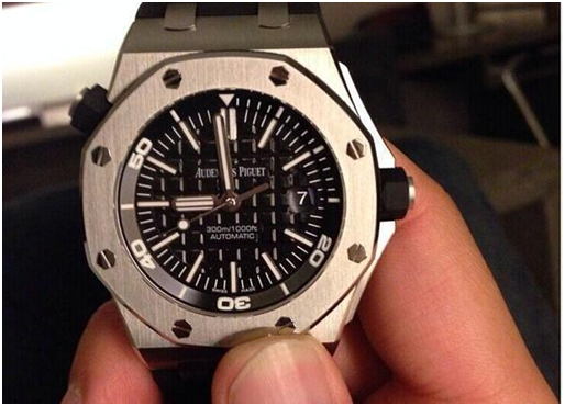 N Factory AP Audemars Piguet Three Musketeers 15703 Genuine vs Replica Comparison Review N Factory V8 Edition: Audemars Piguet Royal Oak Offshore sports watch 15703ST.OO.A002CA.01