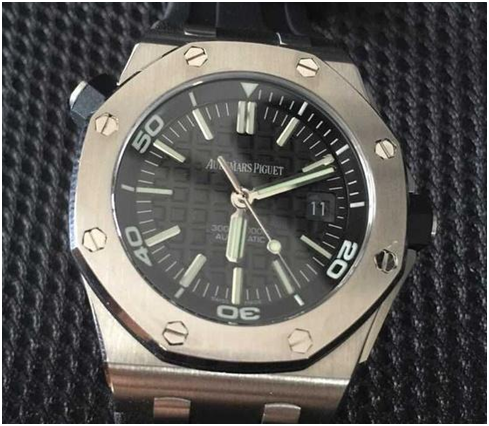 N Factory AP Audemars Piguet Three Musketeers 15703 Genuine vs Replica Comparison Review N Factory V8 Edition: Audemars Piguet Royal Oak Offshore sports watch 15703ST.OO.A002CA.01