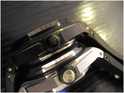 N Factory AP Audemars Piguet Three Musketeers 15703 Genuine vs Replica Comparison Review N Factory V8 Edition: Audemars Piguet Royal Oak Offshore sports watch 15703ST.OO.A002CA.01